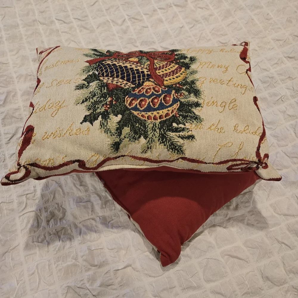 Set of 2 Holiday Accent Pillows – 12